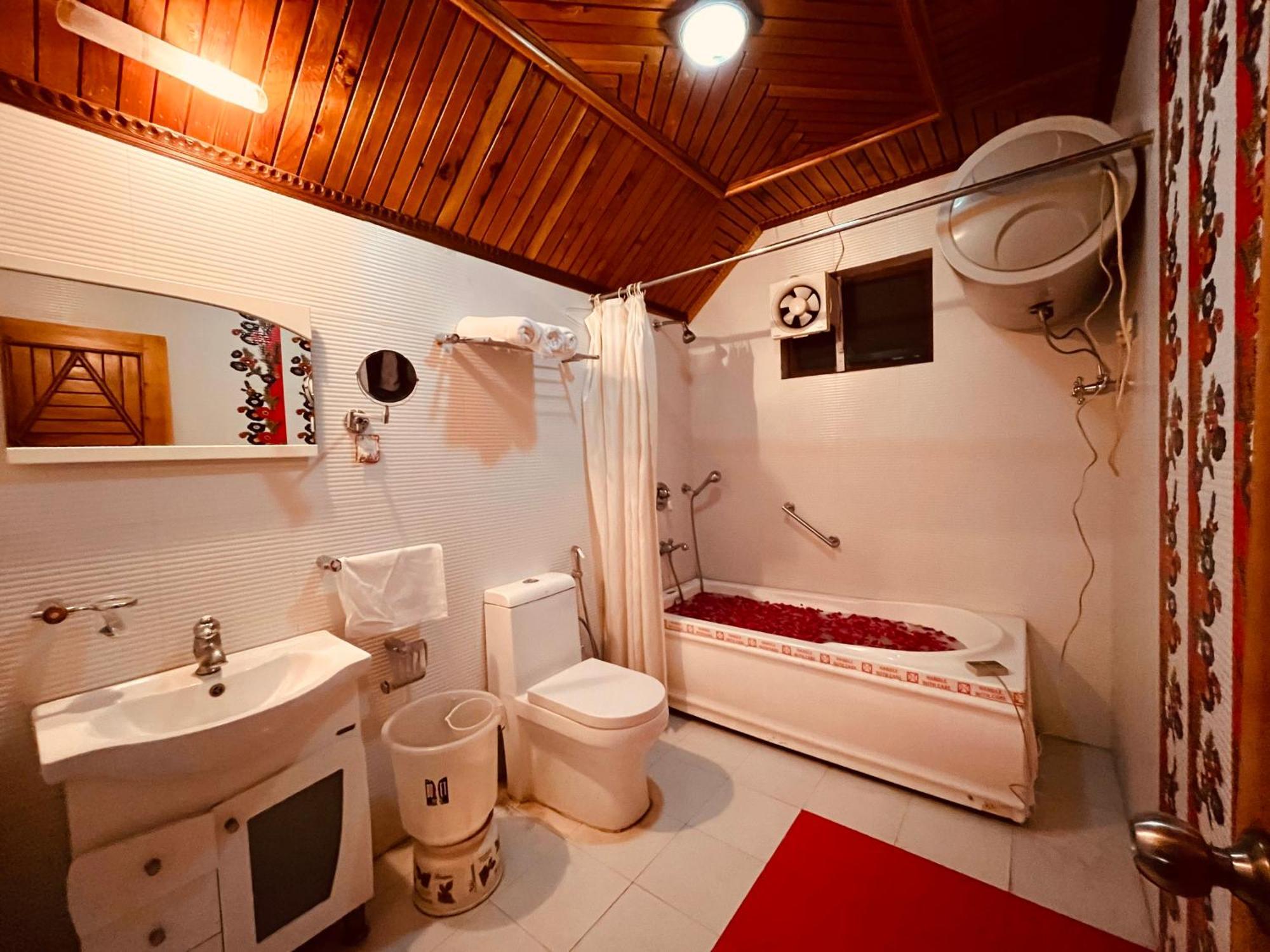 Hotel Hill View, Mussoorie - Near Jw Marriott Mussoorie, M 77377-32479 Luaran gambar