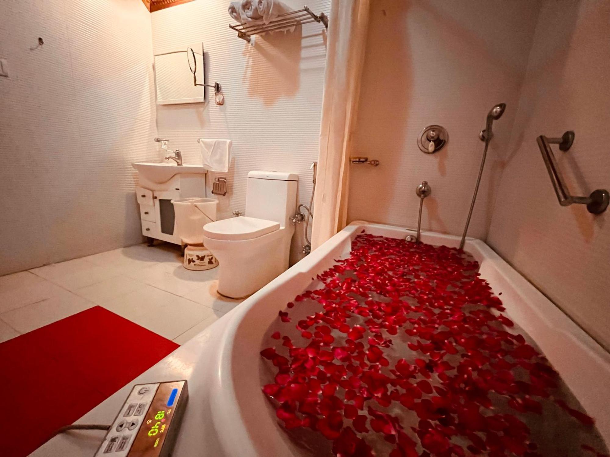 Hotel Hill View, Mussoorie - Near Jw Marriott Mussoorie, M 77377-32479 Luaran gambar