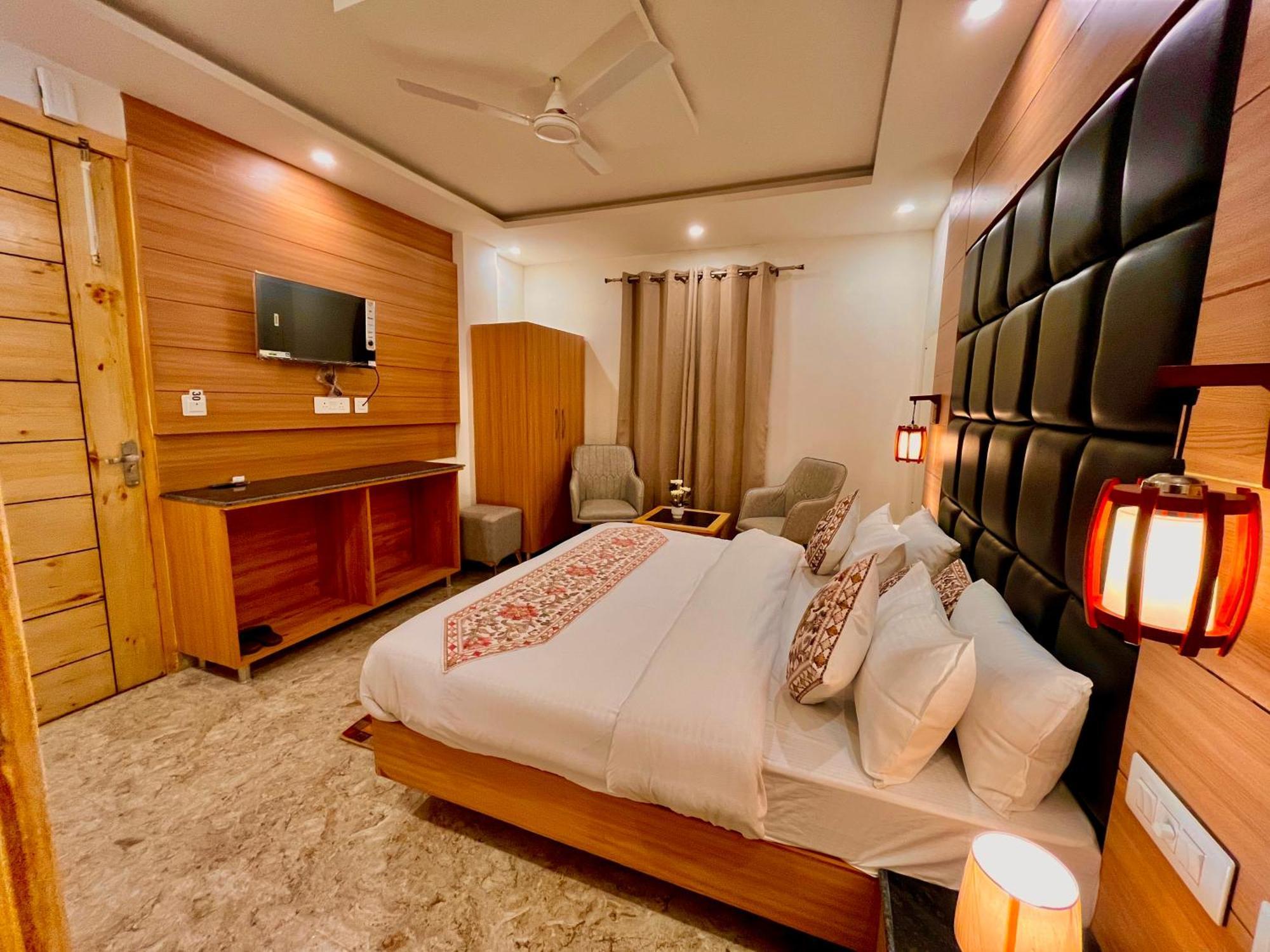 Hotel Hill View, Mussoorie - Near Jw Marriott Mussoorie, M 77377-32479 Luaran gambar