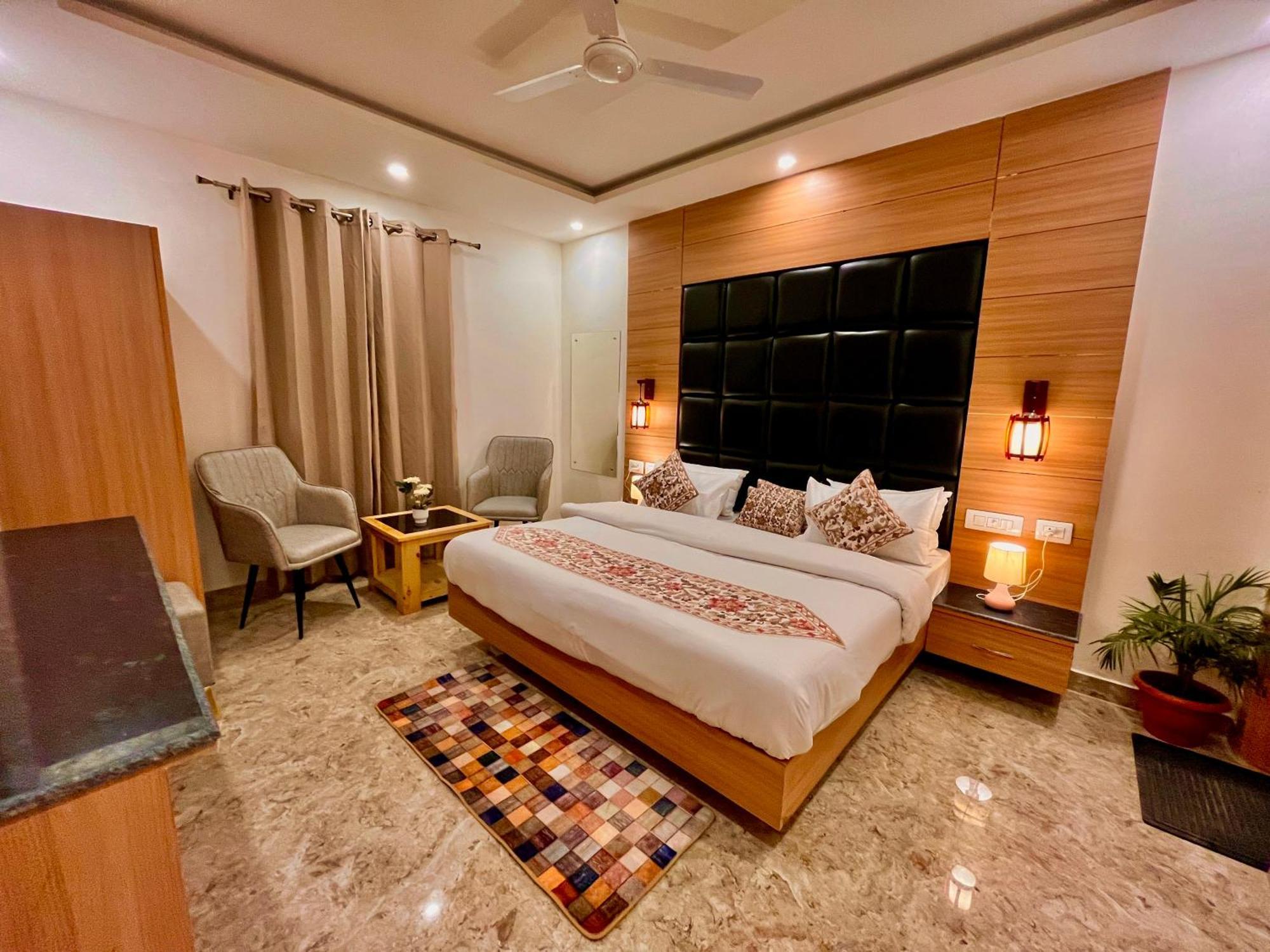 Hotel Hill View, Mussoorie - Near Jw Marriott Mussoorie, M 77377-32479 Luaran gambar